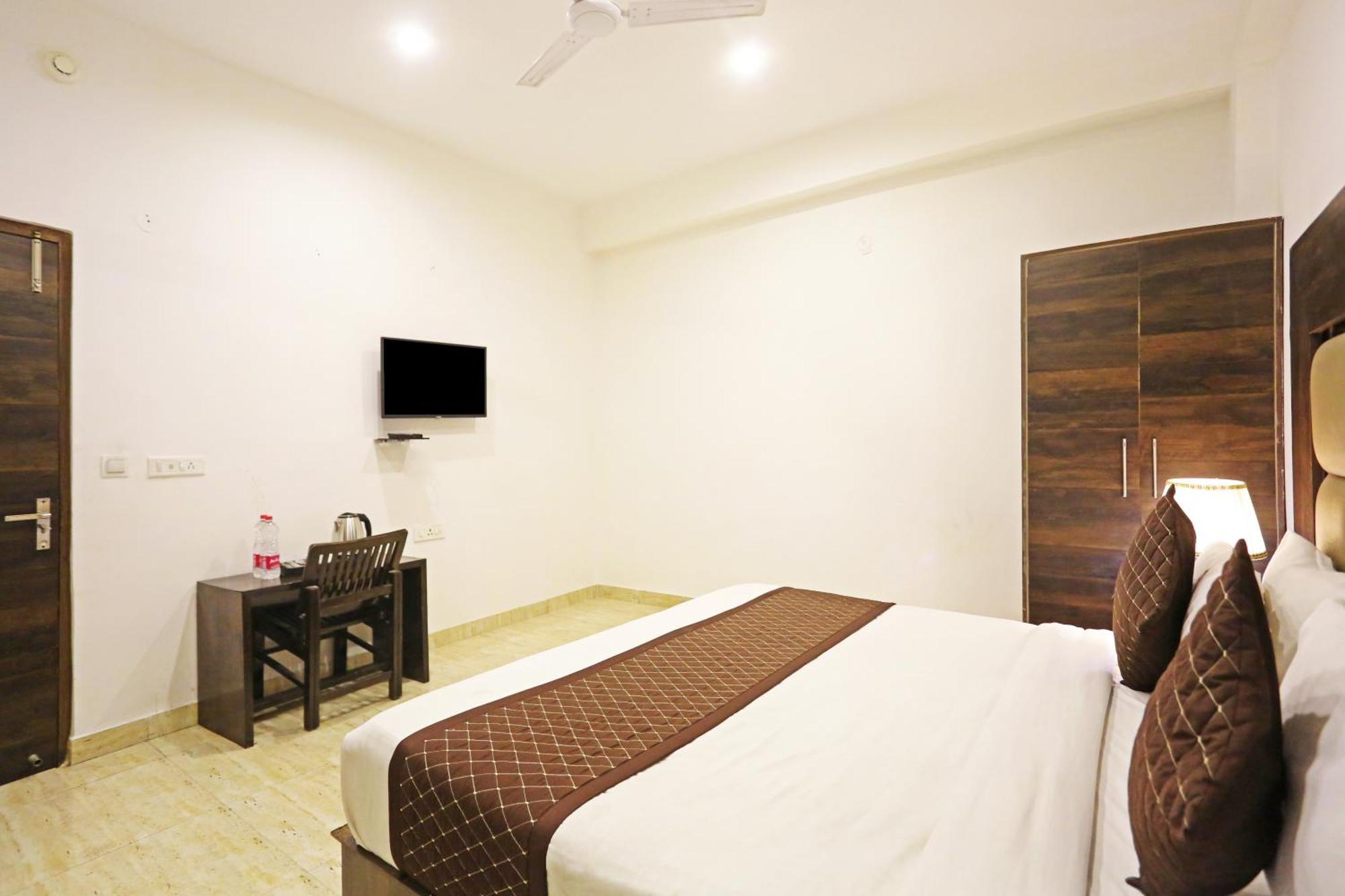 De Kiara Near The Airport Of Delhi New Delhi