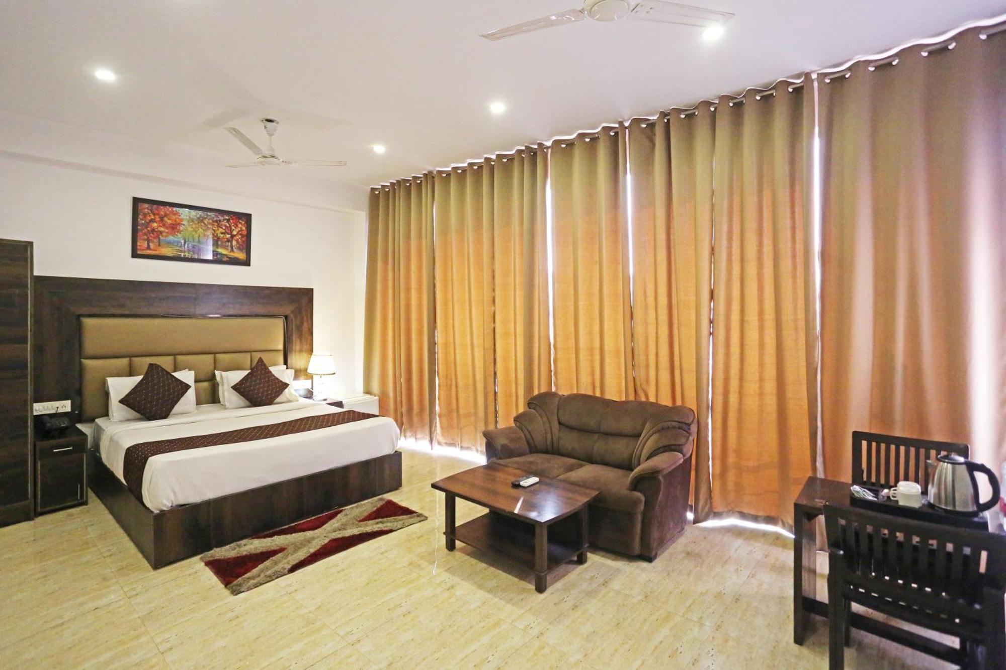 De Kiara Near The Airport Of Delhi