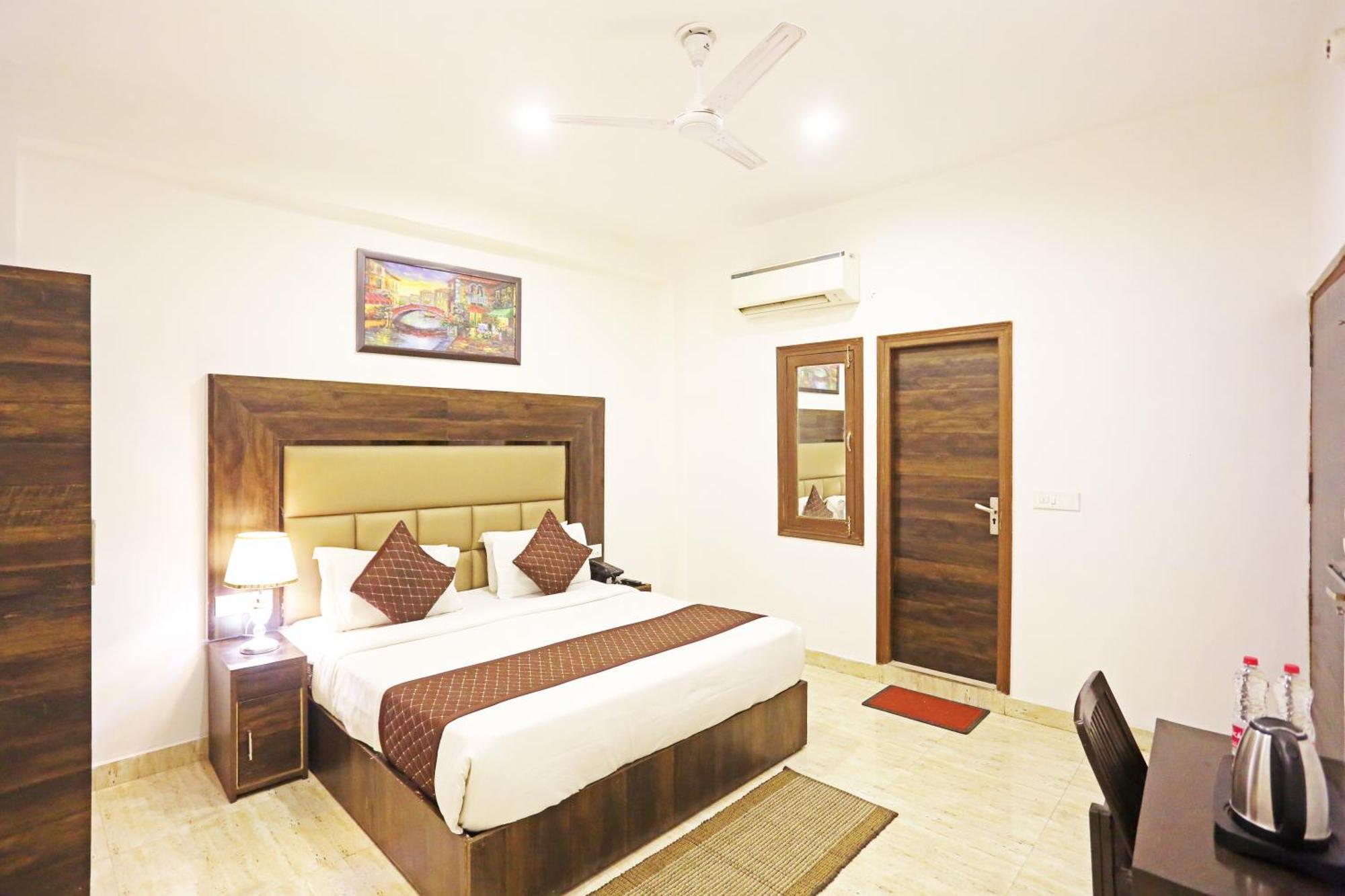 De Kiara Near The Airport Of Delhi Hotel