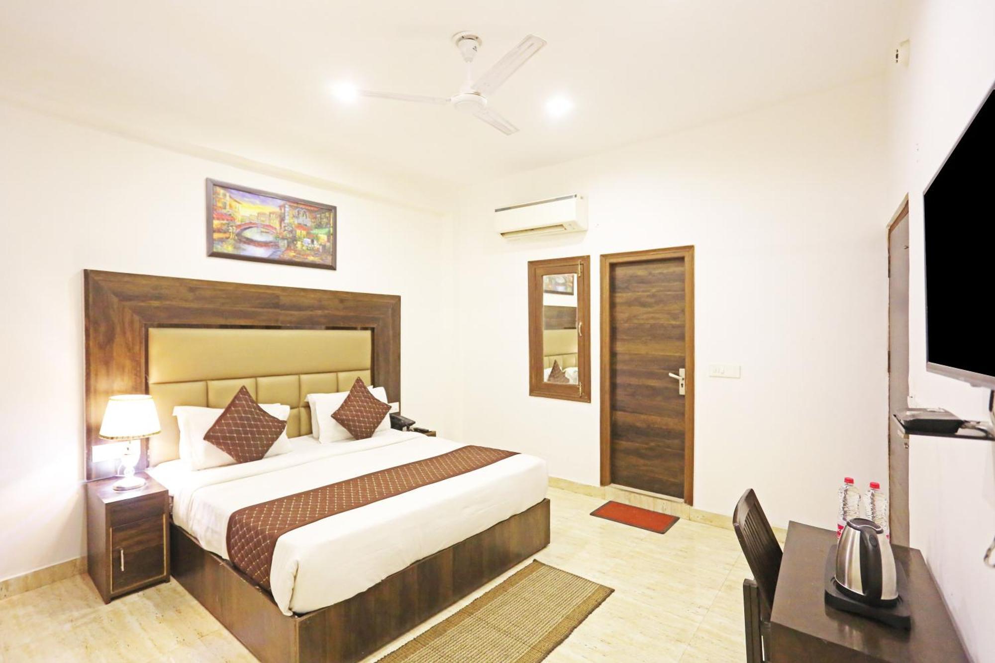 De Kiara Near The Airport Of Delhi Hotel