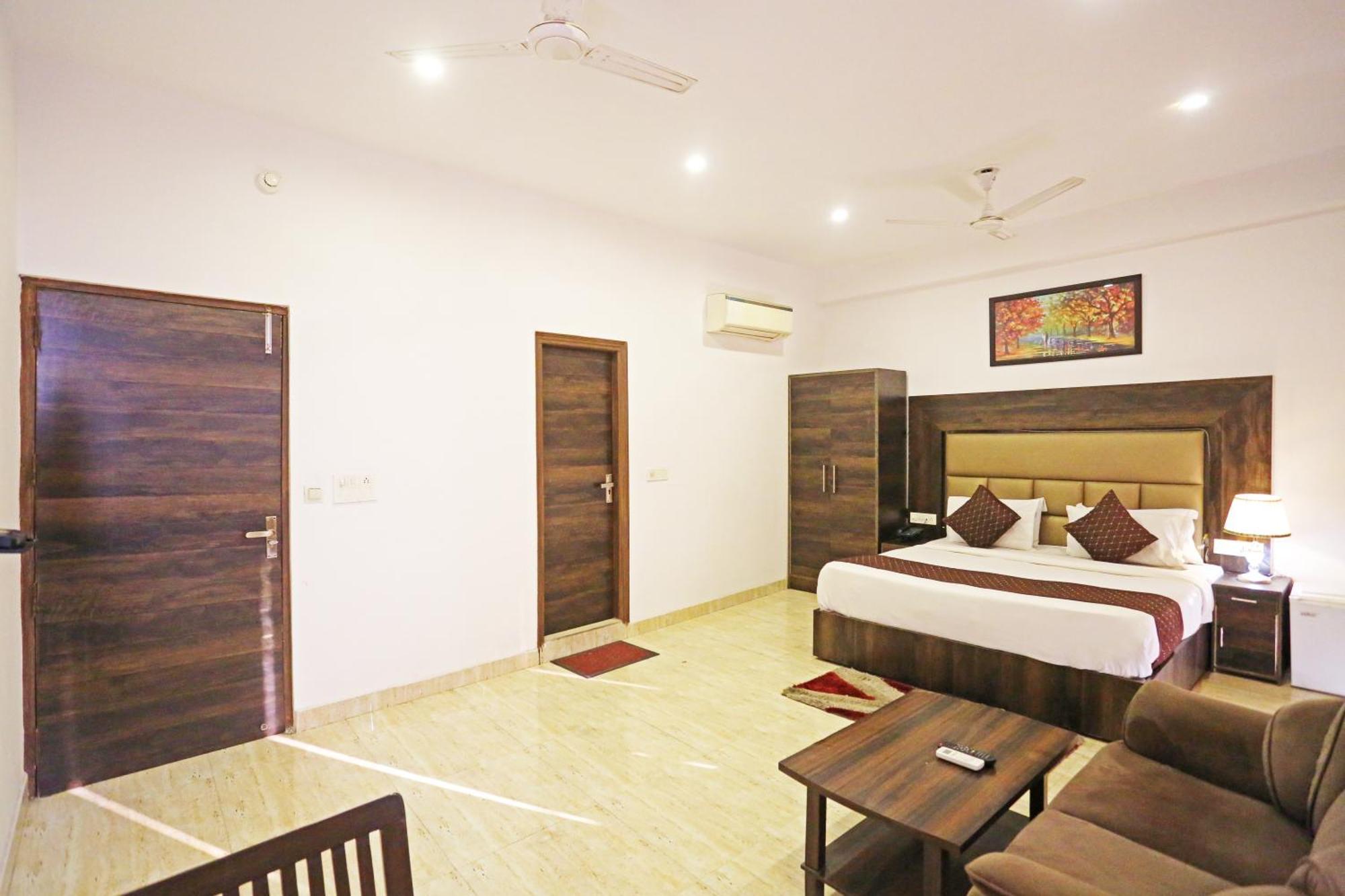 De Kiara Near The Airport Of Delhi Hotel