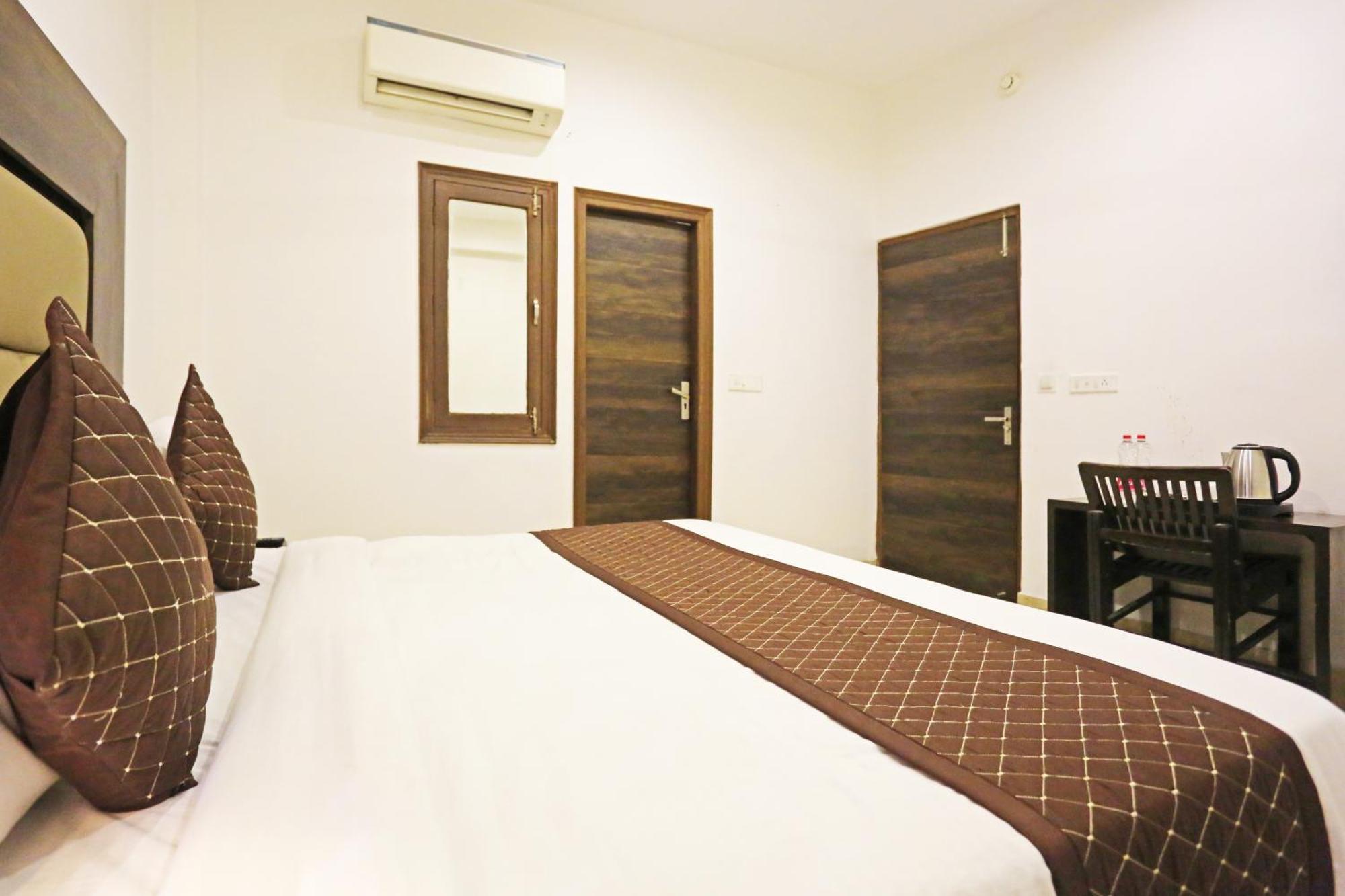 De Kiara Near The Airport Of Delhi 4* New Delhi