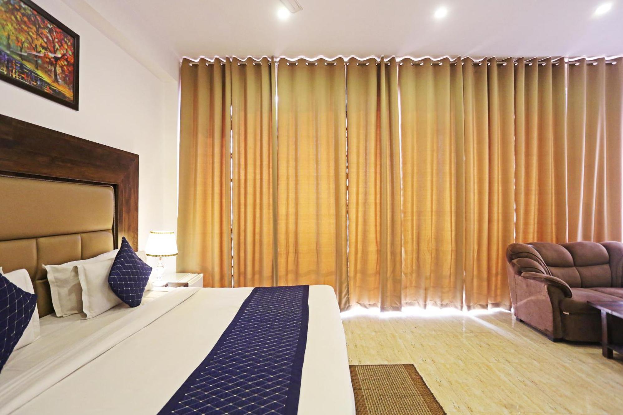 De Kiara Near The Airport Of Delhi 4*
